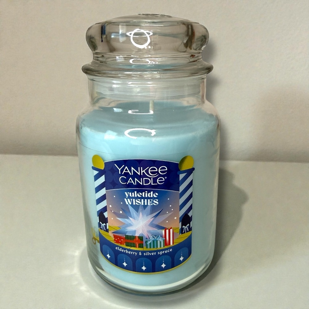 YANKEE CANDLE Yuletide Wishes Large Jar Candle 22oz Elderberry & Silver Spruce‎
